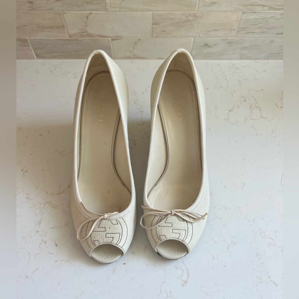 Gucci Leather Pumps